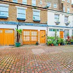 Luxury Mews House With Free Parking