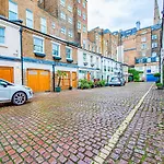 Luxury Mews House With Free Parking