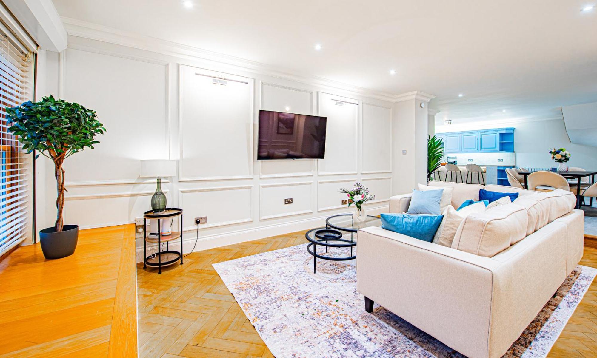Luxury Mews House With Free Parking