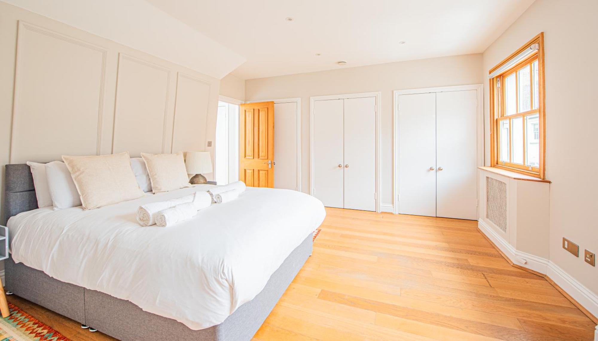 Luxury Mews House With Free Parking * London