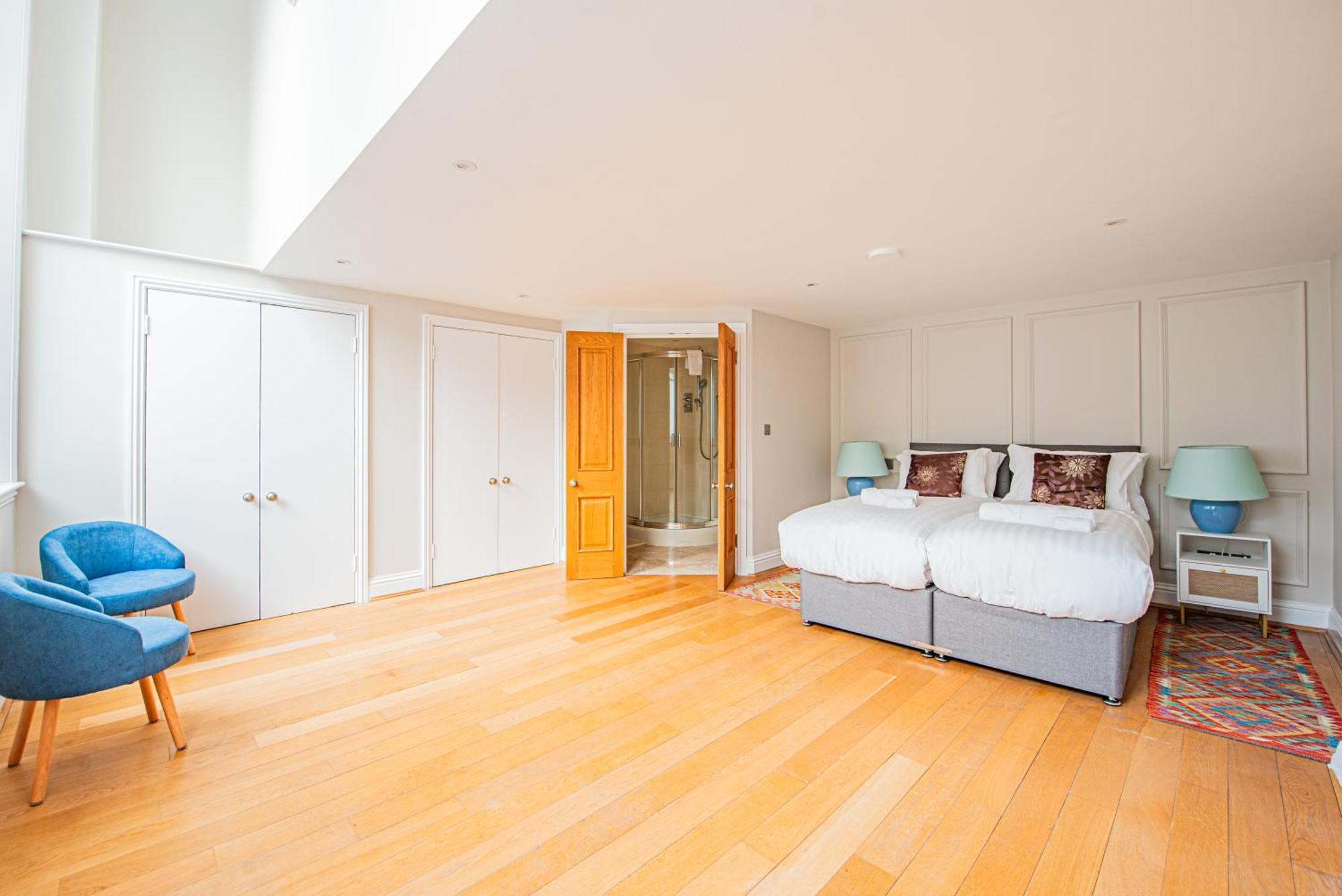 Luxury Mews House With Free Parking